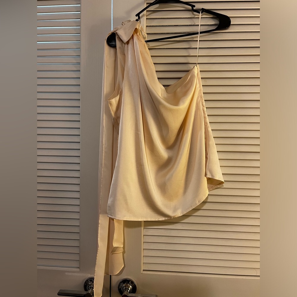 NWT One shoulder satin top